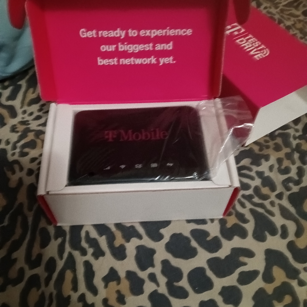 TMobile 5g hot spot brand new with sim an comes with 2 months of service
